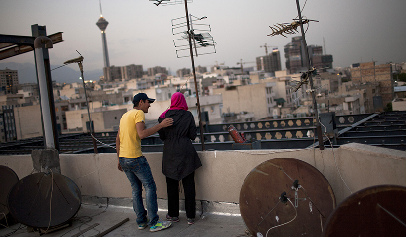 Ein Paar auf einem Dach in Teheran, 2013