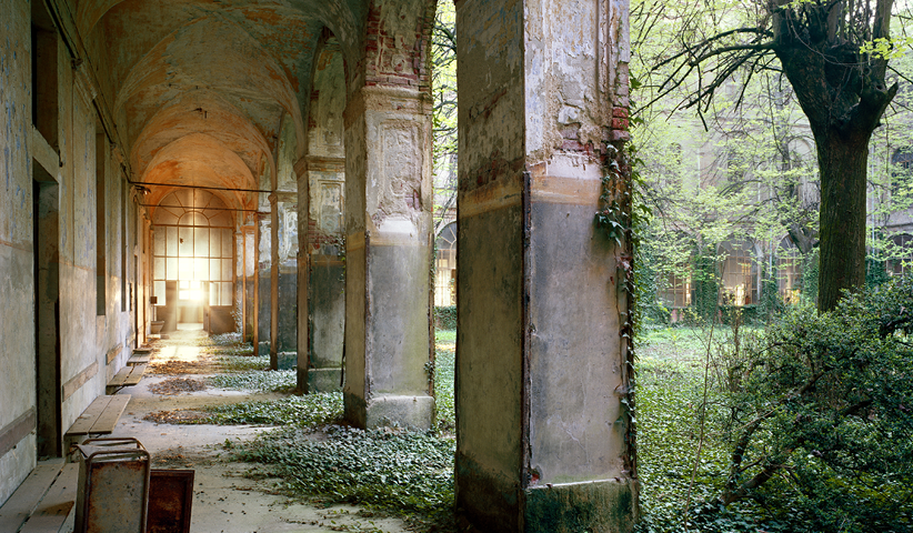 Von der Natur zurückerobert: Krankenhausbauten im Piemont, Italien, 2011