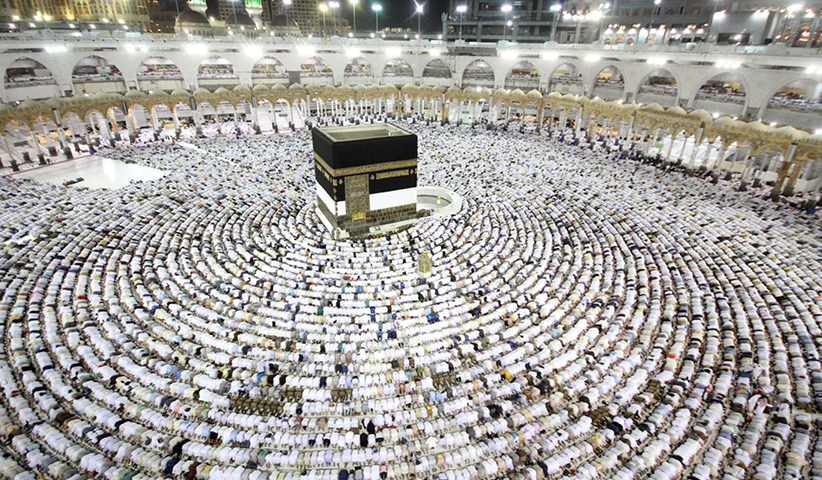 In Islam, the pilgrimage to Mecca, the so-called Hajj, is key, and all those who undertake it are forgiven for their sins. The faithful gather in the Holy Mosque around the "Kaaba". Photo: Bandar Aldandani/ AFP/ Getty Images
